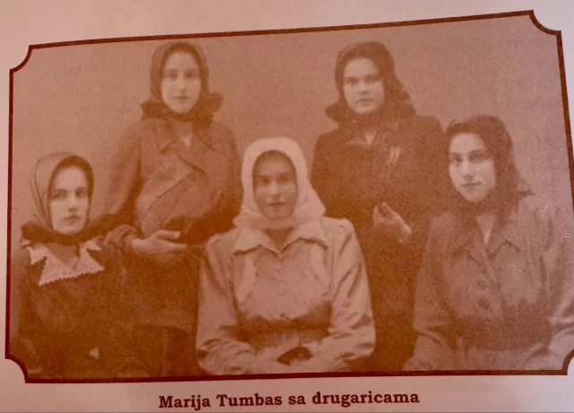 Najstarije bunjevačke pesme su nastajale u borbi za narod…” 🎶
Znali ste da bunjevačka muzika nije bila samo zabava? Tamara Babić otkriva šokantnu istinu o pesmama iz 1878. koje su bile ORUŽJE identiteta! 💪
Pesma “Podvikuje Bunjevačka vila” nastala je pre 147 godina, a i danas se peva. Ali ono što NIKO ne priča su žene koje su pevale na Radio Beogradu u vreme kada to NIJE bilo uobičajeno… 🎤
Mara Đorđević Malagurska, Katica Rajčić, Anica Vojnić, Marija Buktu - imena koja je Tamara Babić izvukla iz zaborava u svojoj knjigi “Muzička baština Bunjevaca”.
➡️ Pročitaj CELU priču na www.bunjevke.ecofeminizam.com
Link u bio! 🔗
#tamarabibić #bunjevci #bunjevackamuzika #muzickabaština #bunjevackavila #subotička #vojvodina #tradicija #kulturnanasledje